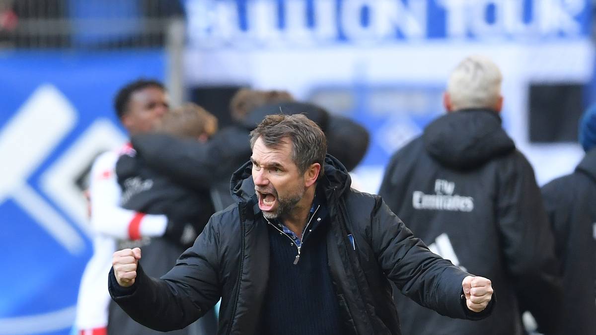 Trainer Bernd Hollerbach will sich mit dem Abstieg zwar noch nicht abfinden und sagt: "Es liegt in meiner Natur, niemals aufzugeben." Doch auch seine persönliche Bilanz spricht eindeutig gegen einen Klassenerhalt. Vereins- und saisonübergreifend hat er seit 23 Spielen nicht gewonnen