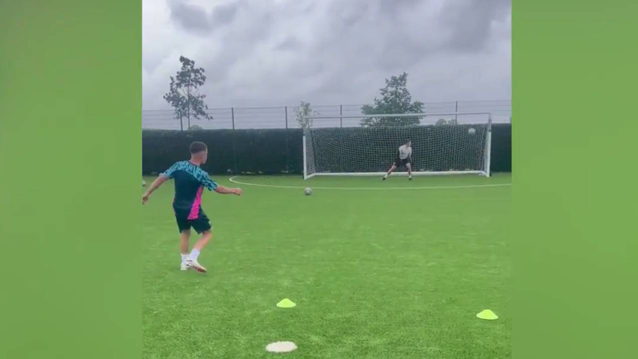 Der 14-jährige Kai Rooney zeigt auf Instagram seine krassen Abschlussqualitäten
