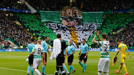 Die Anhänger von Celtic Glasgow haben in einer Choreographie ihre Sympathie für Conor McGregor ausgedrückt