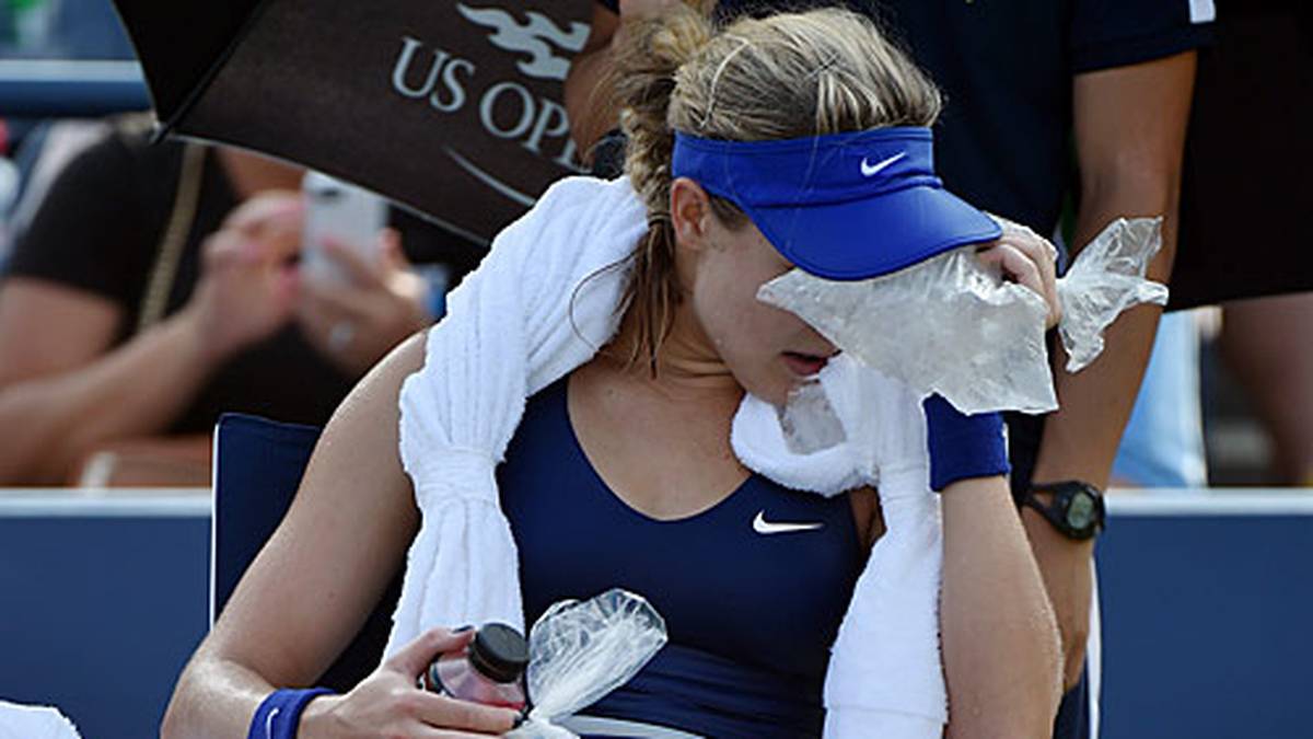 Eugenie Bouchard während einer Behandlungspause - die Kanadierin leidet unter der Hitze in New York