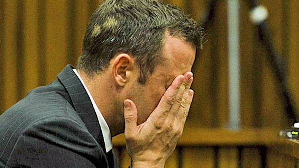 Oscar Pistorius muss wegen der fahrlässigen Tötung seiner Freundin Reeva Steenkamp für fünf Jahre ins Gefängnis. Das hat das Gericht in Pretoria bekannt gegeben. Ein langer, tiefer Fall des ehemaligen Leichtathletik-Stars findet seinen vorläufigen Tiefpunkt. SPORT1 blickt auf die Karrie des "Blade Runners" zurück