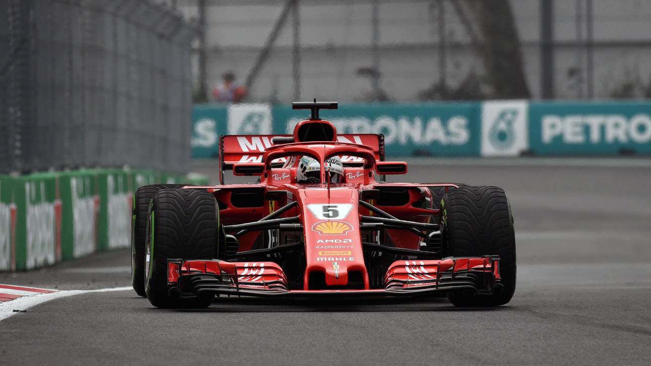 Vettel im Training hinter Hamilton