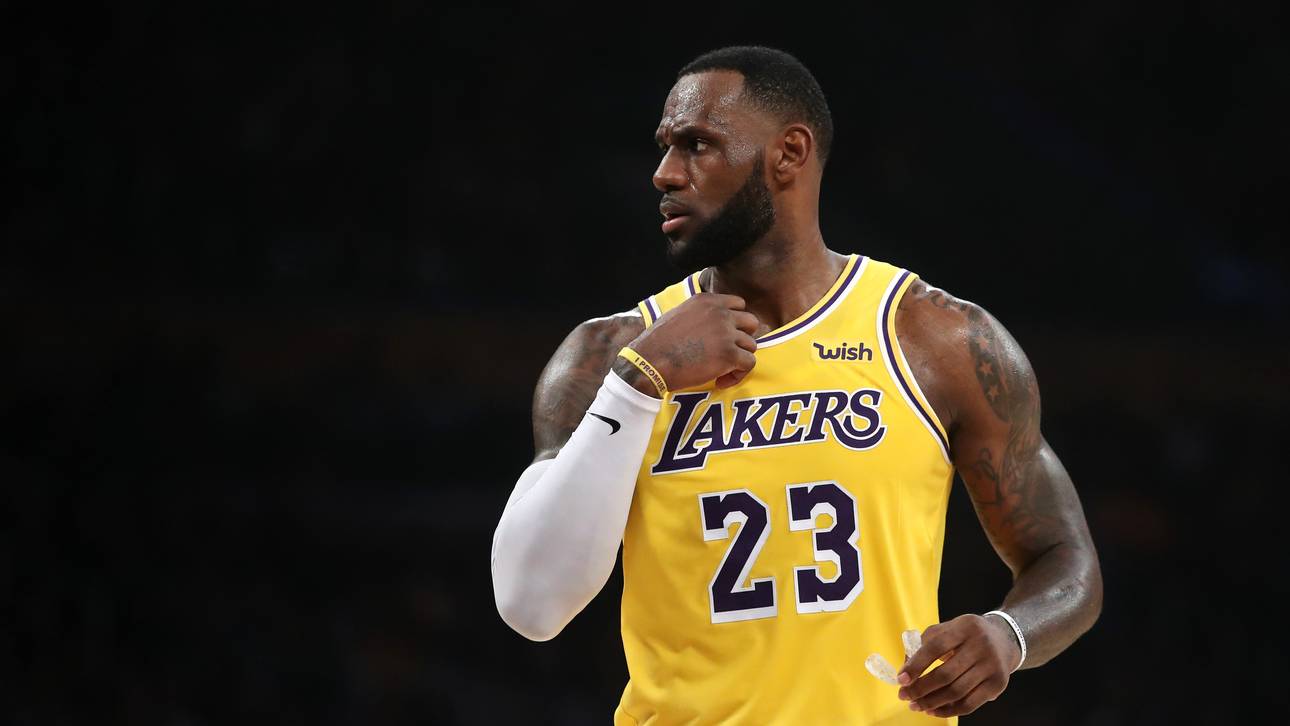 James: Lieber Kinofilm als WM