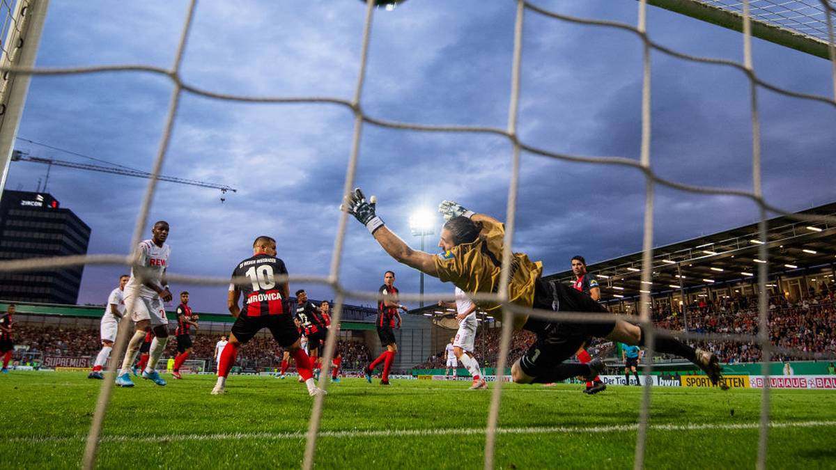 Die Weisse Weste kürt den Torhüter, der in der Saison die meisten Spiele ohne Gegentor absolviert. SPORT1 präsentiert die Weisse Weste der 2. Bundesliga in der Saison 2019/20