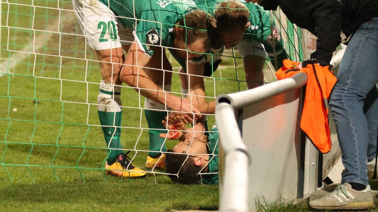 Spätes Remis nach Pfosten-Crash