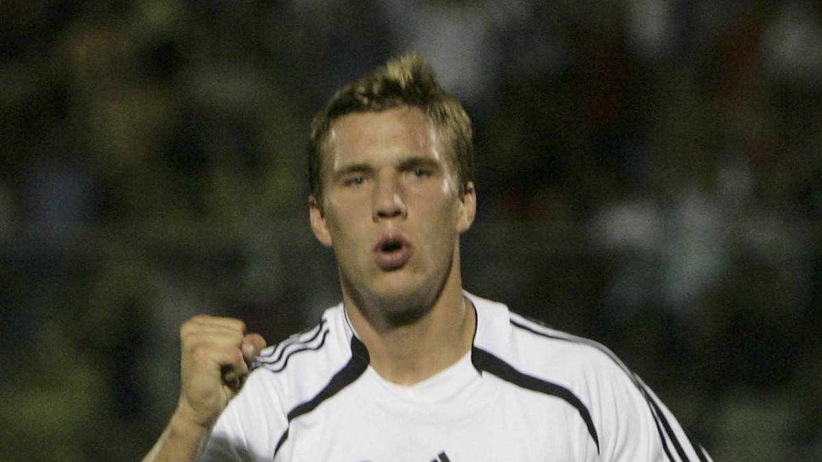 13:0 heißt es am Ende gegen San Marino, Podolski trägt sich im September 2006 alleine vier Mal in der Torschütztenliste ein