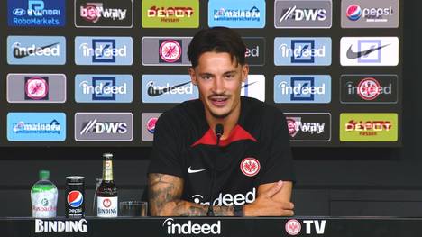 Robin Koch wechselte von Leeds United zu Eintracht Frankfurt. Der Neuzugang erklärt, welcher Eintracht-Star ihn zur SGE lockte. 