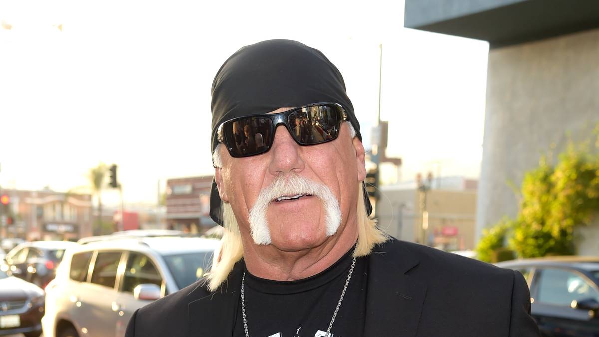 Hogan ist - auch wegen seiner TV- und Filmausflüge - bis heute der bekannteste Wrestler der Welt, er erlebte nach seiner Karriere persönliche Höhen und Tiefen, 2015 wurde ein rassistischer Ausfall publik, für den ihn WWE feuerte und sogar aus ihrer Hall of Fame verbannte. 2018 hob WWE die "Suspendierung" für den reuigen Hulkster wieder auf