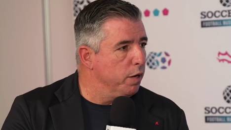 Der ehemalige Stürmer des FC Bayern, Roy Makaay, erklärt, warum der Torjäger Harry Kane den Ballon d’Or verdient, und würdigt die Erfolge des Engländers.