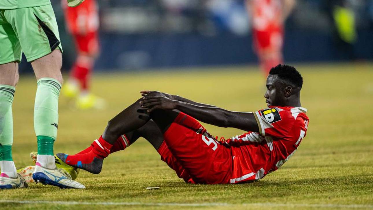 Silas zieht sich eine Verletzung am linken Bein zu