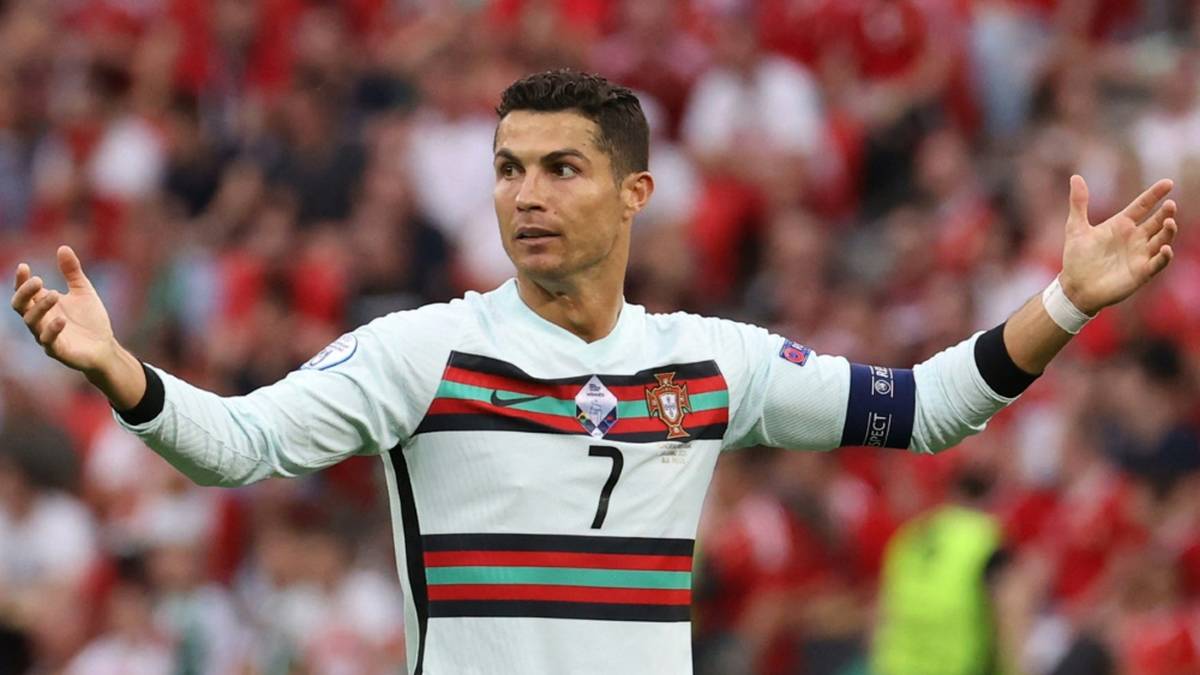 Cristiano Ronaldo sorgt mit Wasser-Aktion für Absturz der Aktie von Coca-Cola