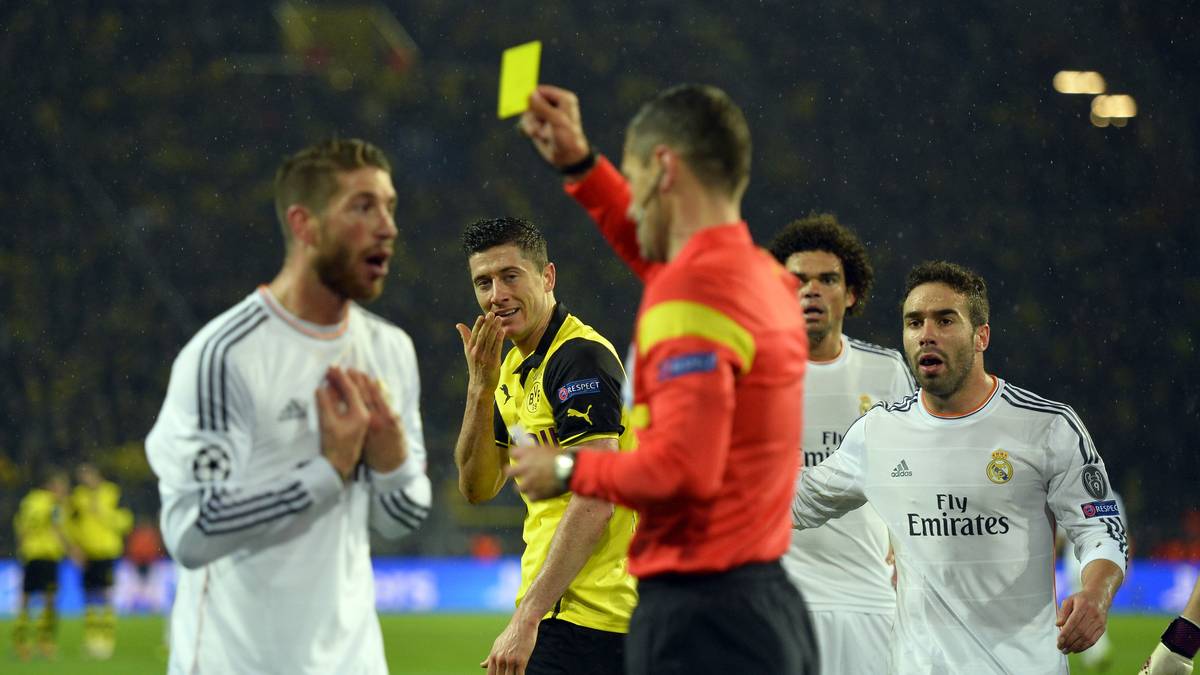 In der Champions League ist der Real-Verteidiger ebenfalls Spitzenreiter, wenn man die Verwarnungen zusammenzählt: 36. Paul Scholes auf Platz zwei sammelte 32 Gelbe Karten. Im April 2014 bekam Robert Lewandowski (damals noch BVB) Ramos' Spielweise zu spüren