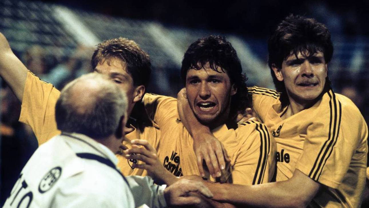 Jürgen Wegmann und Andreas Möller bei einem Dortmunder Europacup-Spiel 1989