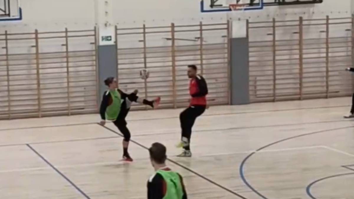 Die deutschen Handballer sind nach den beiden Auftaktsiegen gegen Katar und Serbien schon für die Hauptrunde qualifiziert. Im Training wurde deswegen Fußball gespielt und einer zauberte besonders.