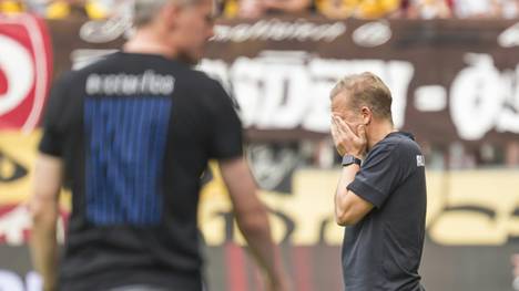 Sichtlich bedient: Dynamo-Trainer Markus Anfang (r.)