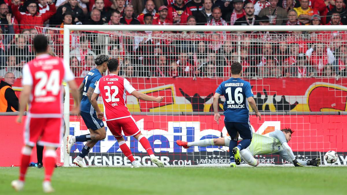 Im direkten Duell gegen Union Berlin verliert der Hamburger SV mit 0:2. Weil auch Paderborn gewinnt, steht der HSV plötzlich nur noch auf Platz 4 und somit auf einem Nicht-Aufstiegs-Platz. Die Stimmung ist am Boden, aber etwas Hoffnung gibt es noch...