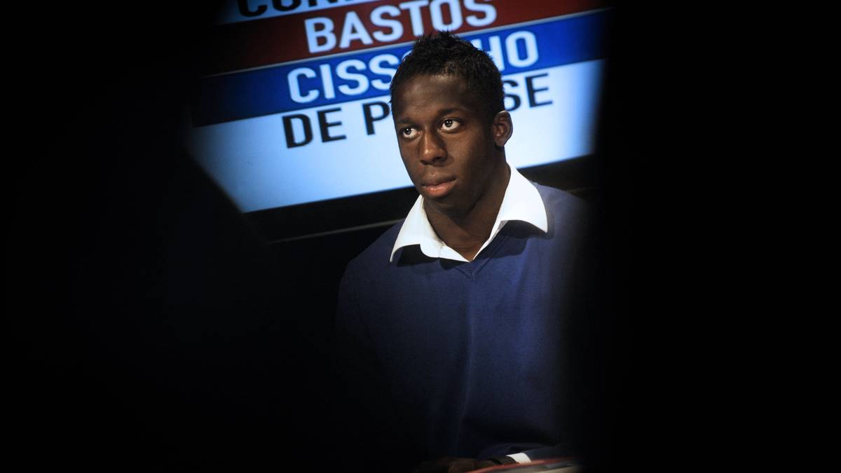 Doch genau daran scheiterte der Wechsel. Genauer: Seine Zähne sollen Aufschluss gegeben haben, dass Cissokho Rückenprobleme habe. Im gleichen Sommer wechselte Cissokho schließlich zu Olympique Lyon, trotz besagter Zahnprobleme