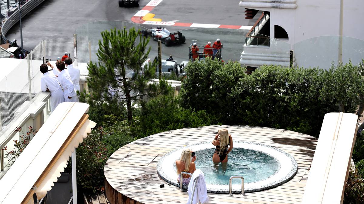 Einmal im Jahr ist eine anachronistische Rennstrecke wie Monte Carlo ja ganz nett und unterhaltsam – aber Gott sei Dank geht es in zwei Wochen in Kanada wieder mit Vollspeed weiter!   Bis dahin  PEDAL TO THE METAL.  Ihr Peter Kohl 