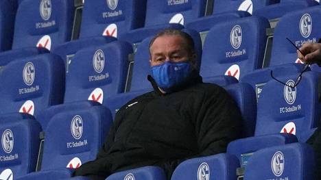 Huub Stevens wird ab dem Sommer kein offizielles Amt mehr beim FC Schalke 04 inne haben, das Tranferfenster hat er jetzt noch miterlebt.
