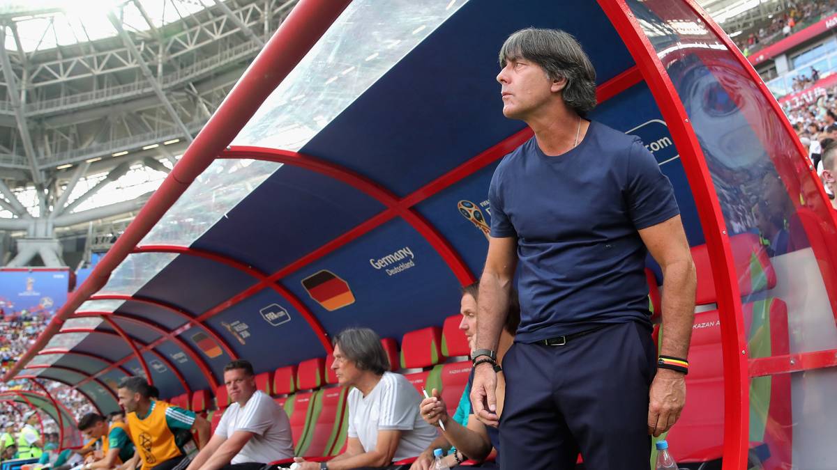 Nach über 15 Jahren als Bundestrainer endet Joachim Löws Tätigkeit mit dem EM-Aus gegen England. In dieser Zeit hat der gebürtige Schwarzwälder viel für den deutschen Fußball erreicht, vor allem bei der WM 2018 und der EM 2021 aber auch die Schattenseiten erlebt