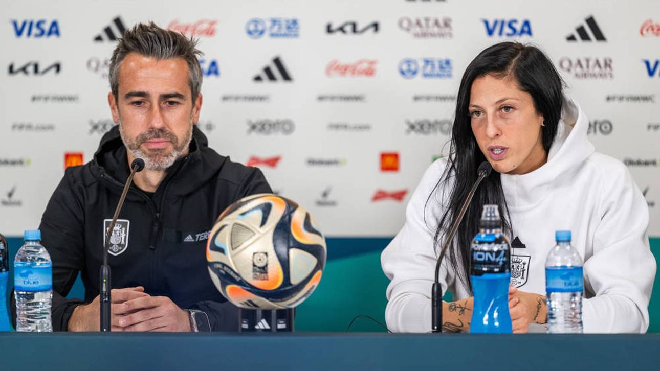 Nach Kuss-Eklat! Auch Trainer vor Aus