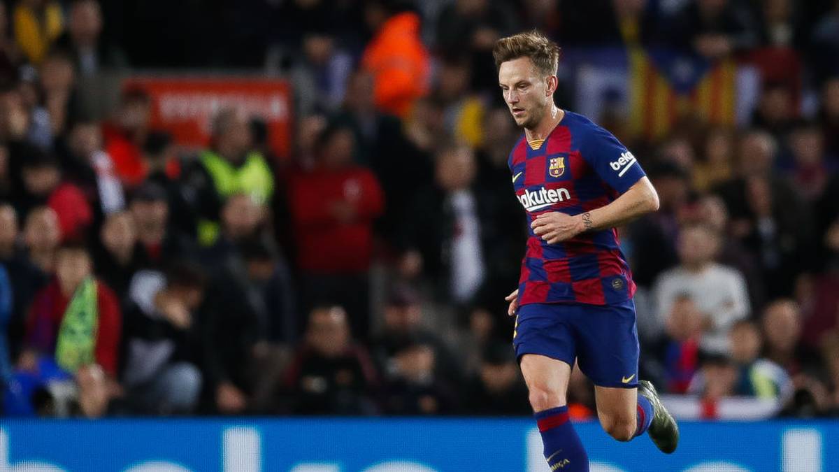 IVAN RAKITIC: "Mein Traum ist es, noch einmal das Sevilla-Trikot zu tragen", verkündete der 31-Jährige noch vor wenigen Wochen. Doch dann spielte er sich wieder in die Startelf des FC Barcelona. Die Chance auf einen Winter-Abgang sinkt daher bei Rakitic, steigt jedoch bei einem Kollegen ...