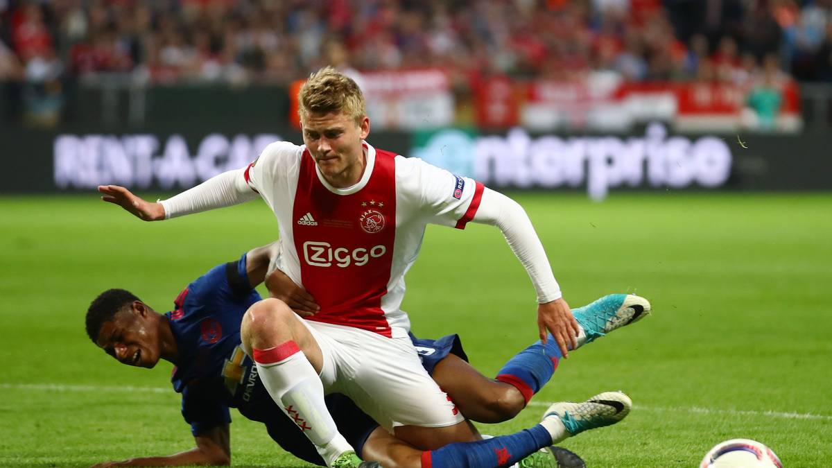 MATTHIJS DE LIGT (NED, 18 - Ajax Amsterdam): Längst sind die Topklubs Europas auf den Innenverteidiger aufmerksam geworden. So hält sich bereits seit einiger Zeit das Gerücht, dass de Ligt ganz oben auf dem Wunschzettel von Borussia Dortmund steht