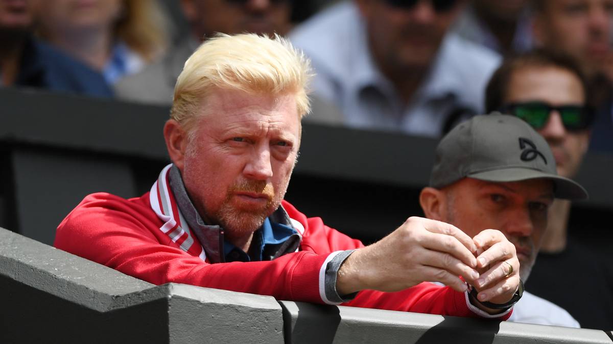 Die Dinge sollten sich aber bald verändern. Der Siegeszug des "Djokers" findet in Wimbledon ein jähes Ende. Schon in der 3. Runde ist völlig überraschend Schluss und Djokovic muss mit seinem Gespann um Trainer Becker früh abreisen