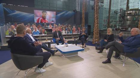 Beim FC Bayern München läuft gerade alles wie geschmiert, auch die Nachwuchsarbeit kommt nicht zu kurz. Die Runde im CHECK24 Doppelpass diskutiert eine mögliche neue Ära beim deutschen Rekordmeister.