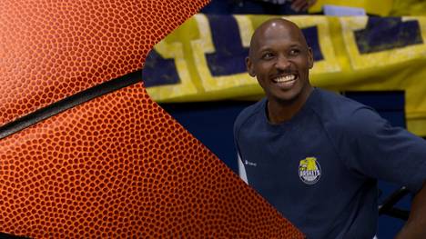 Fanchoreo, Standing Ovations, minutenlange Sprechchöre. Der emotionale Abschied für Rickey Paulding im letzten Heimspiel für Oldenburg.