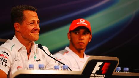 Michael Schumacher (l.) hat in seiner Karriere drei WM-Titel mehr eingefahren als Lewis Hamilton