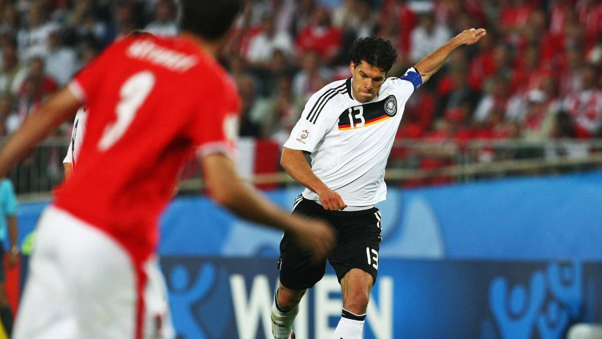 Die deutschen Fans erinnern sich gerne an das Gruppenspiel gegen den Nachbarn Österreich bei der EM 2008 zurück, als Michael Ballack mit einem Gewaltschuss glänzt