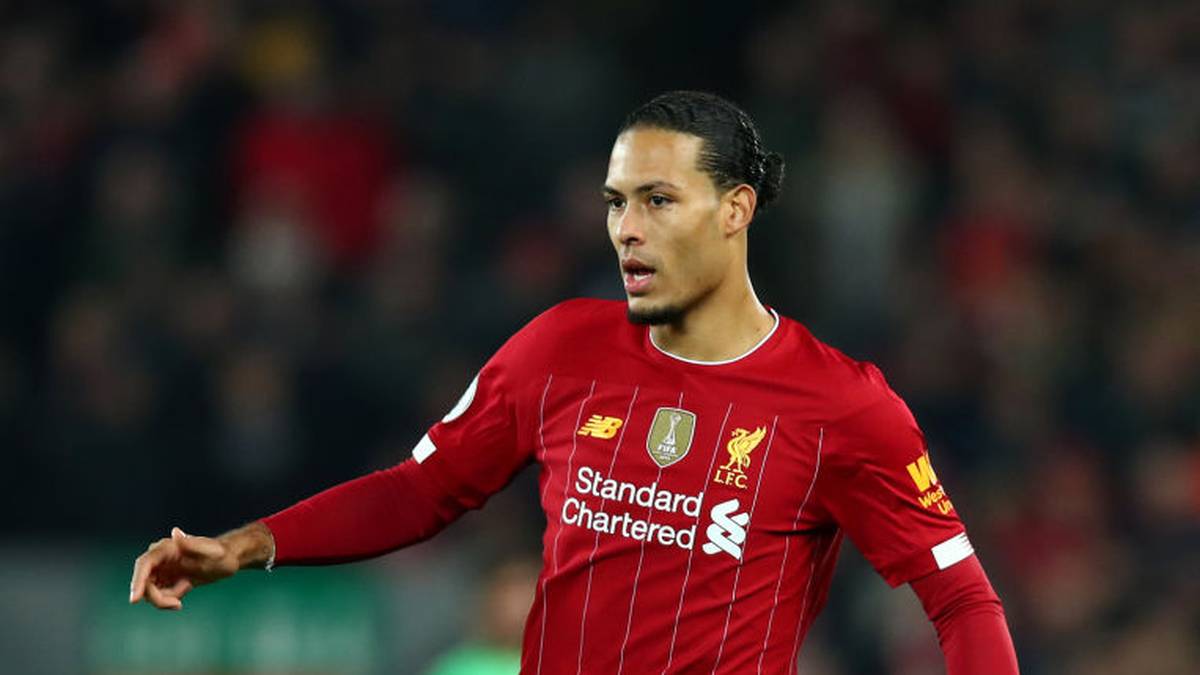 VIRGIL VAN DIJK: Das Zentrum, Hirn und Herz der Abwehr. Der teuerste Verteidiger, den die Reds je verpflichteten - und trotzdem einer der besten Transfers aller Zeiten. Hob Liverpool auf ein neues Level. Auch er hat in der aktuellen Saison bereits vier Liga-Tore auf dem Konto. An ihm ist schlicht kein Vorbeikommen, weil er seine Größe mit erstaunlicher Geschwindigkeit, Agilität und einem starken Stellungsspiel vereinen kann