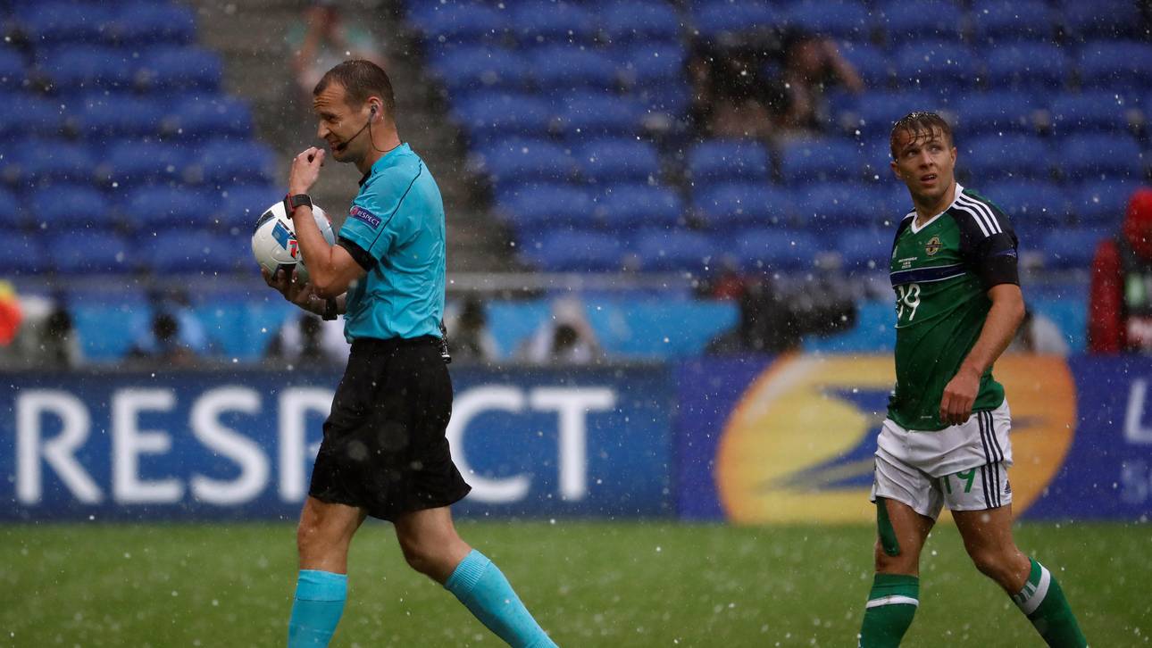 Hagel sorgt für Spielunterbrechung