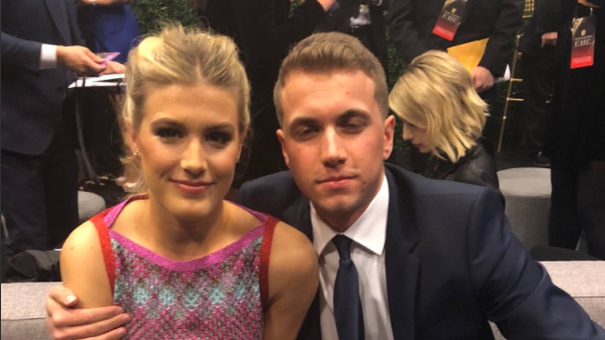 Auch Goehrke war begeistert: "Das wird ja immer besser. Ich bin dabei." Los ging es für beide am Abend vor dem Mega-Event. "Bei den NFL Honors mit meinem Date, der nicht lacht und seine Augen nicht aufmacht", scherzte Bouchard bei Twitter