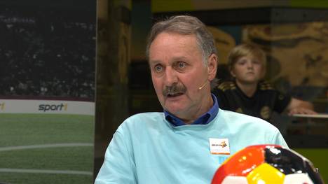 Peter Neururer und der Fantalk diskutieren darüber, ob Cheftrainer Julian Nagelsmann auch von dem Hotelzimmer das Sagen hat oder er zu seinen Co-Trainern genug Vertrauen hat. 