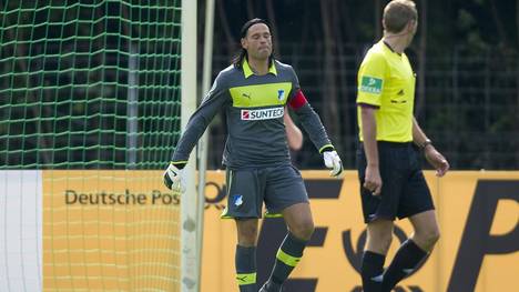Es sollte der Start in einen neuen Karriere-Abschnitt werden. Doch Nationaltorwart Tim Wiese erlebt bei seinem Hoffenheim-Debüt einen katastrophalen Nachmittag. Nicht die einzige Erstrunden-Blamage im DFB-Pokal.