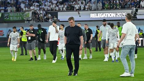 VfL Wolfsburg ist in der Relegation gegen den SC Paderborn 07 gescheitert und in die 2. Bundesliga abgestiegen. So soll es in der Autostadt jetzt weitergehen.