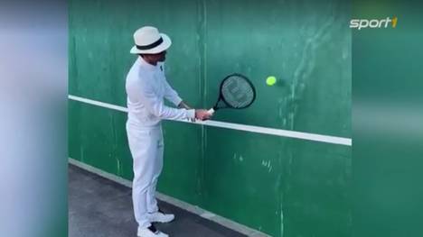 Roger Federer postet eine Tennis-Übung und fordert zahlreiche Prominente zum Nachmachen auf. Toni Kroos, Lindsey Vonn und Co. dürfen sich über direkts Feedback vom Maestro freuen.