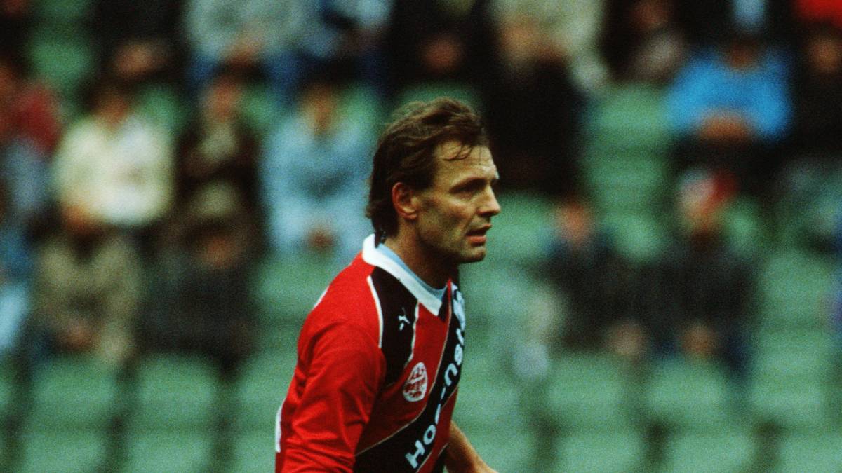 Bayer Leverkusen v Eintracht Frankfurt 20 Jahre lief Karl-Heinz Körbel im Trikot der Frankfurter Eintracht auf