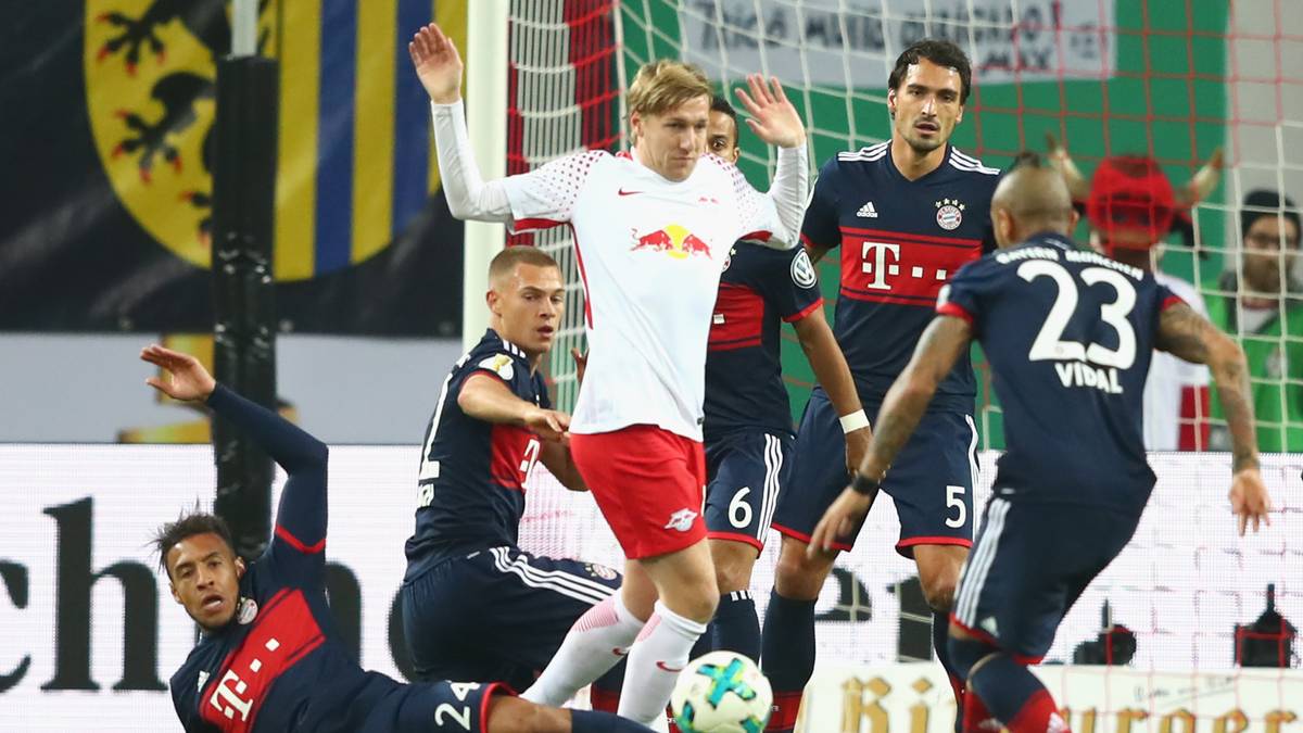 Länger hält Corentin Tolisso durch (88.), obwohl er sich in der ersten Halbzeit gleich zwei gelbwürdige Fouls leistet. "Die beiden Bayern-Spieler hätten vorher schon gelbe Karten sehen können beziehungsweise müssen", sagt Heynemann