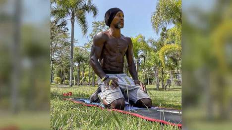 Ex-Bundesligastar Zé Roberto ist selbst mit 45 Jahren noch topfit. Der Traumkörper des Brasilianers kommt aber nicht von ungefähr...