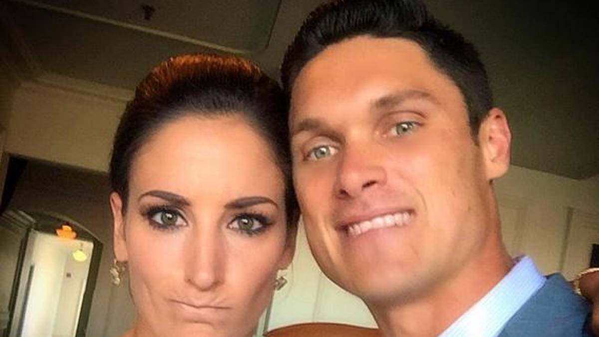 V für Victory! Ashley Boccio glaubt fest an den Super-Bowl-Sieg ihres Mannes Chris Hogan, Wide Receiver der Patriots