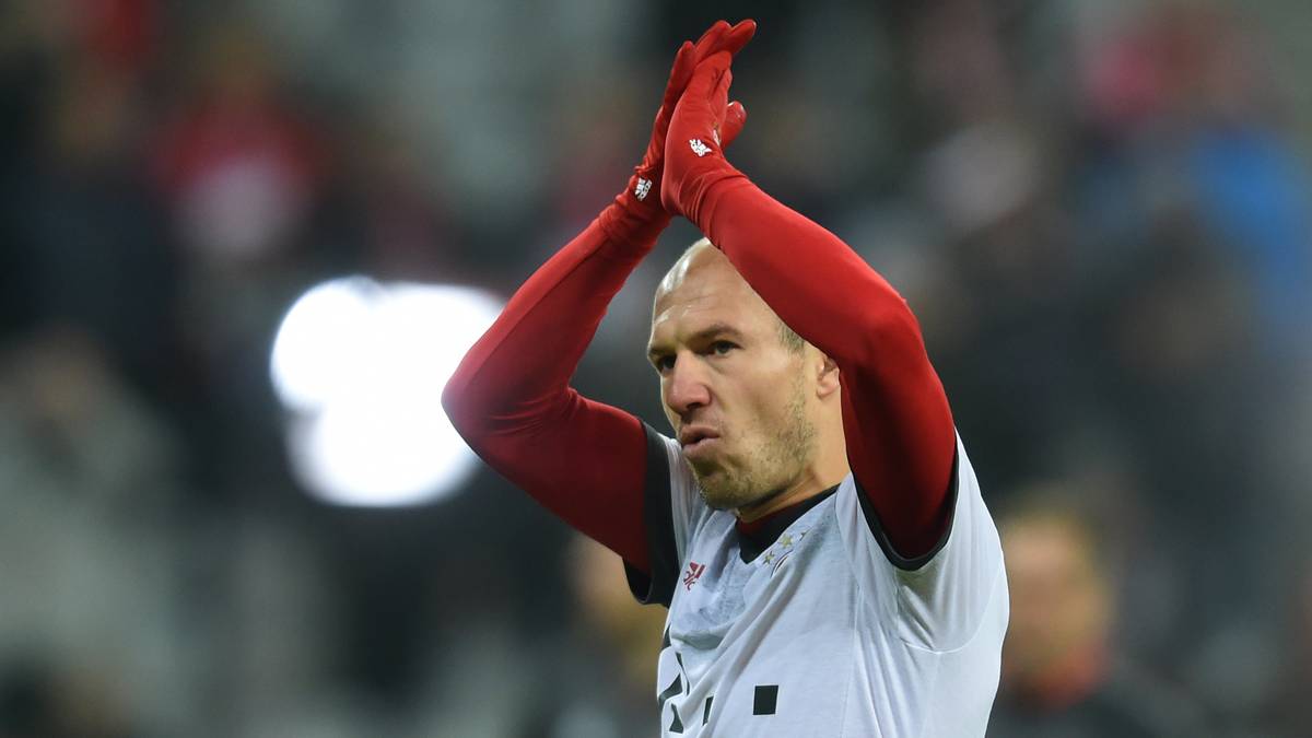 ARJEN ROBBEN (FC Bayern): Die Verlängerung des niederländischen Superstars zieht sich nach wie vor hin. Mit bis dato zwölf Torbeteiligungen gehört Robben auch in dieser Spielzeit zu den besten Offensivmännern des Rekordmeisters