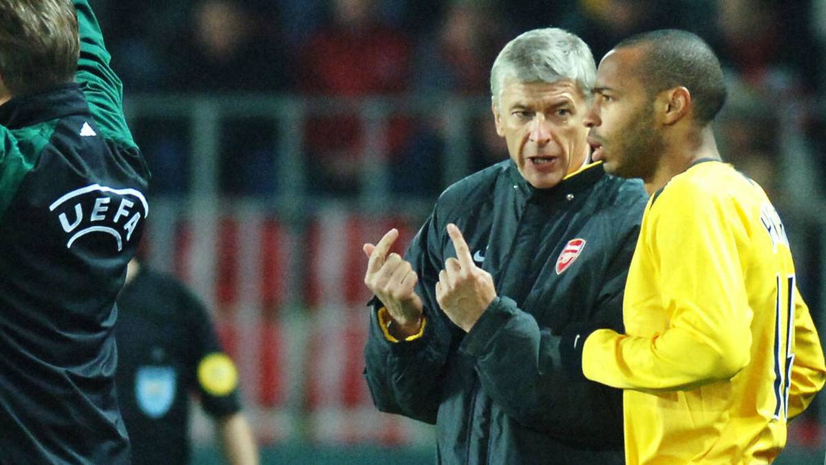 Denn dort gerät er unter die Fittiche von Arsène Wenger, dem wohl größten Förderer von jungen, spielerisch hochbegabten Talenten seiner Zeit. Unter Landsmann Wenger sollte sich Henry zu einem der besten Stürmer seiner Generation entwickeln