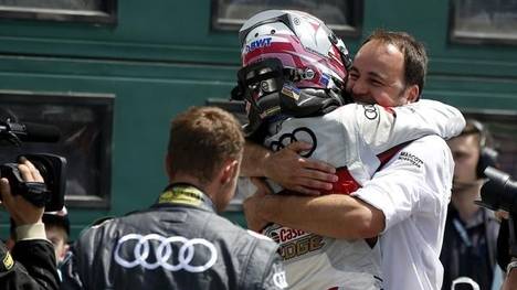 Moment der Erlösung: Sieger Nico Müller und Abt-Audi-Sportchef Thomas Biermaier