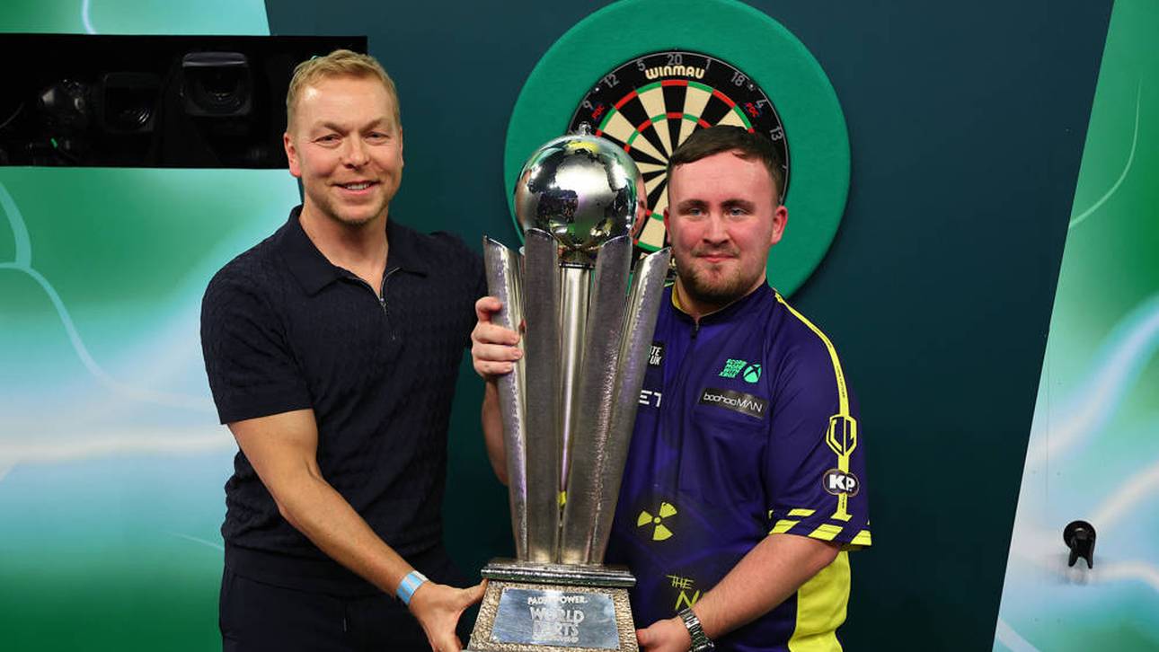 Ikone überreichte Littler den Pokal