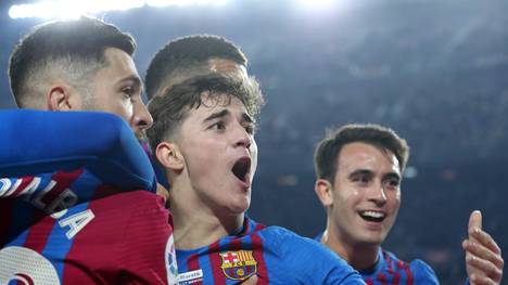 Gavi hat seinen auslaufenden Vertrag beim FC Barcelona bis 2026 verlängert. Neu dabei: eine Ausstiegsklausel über eine Milliarde Euro.