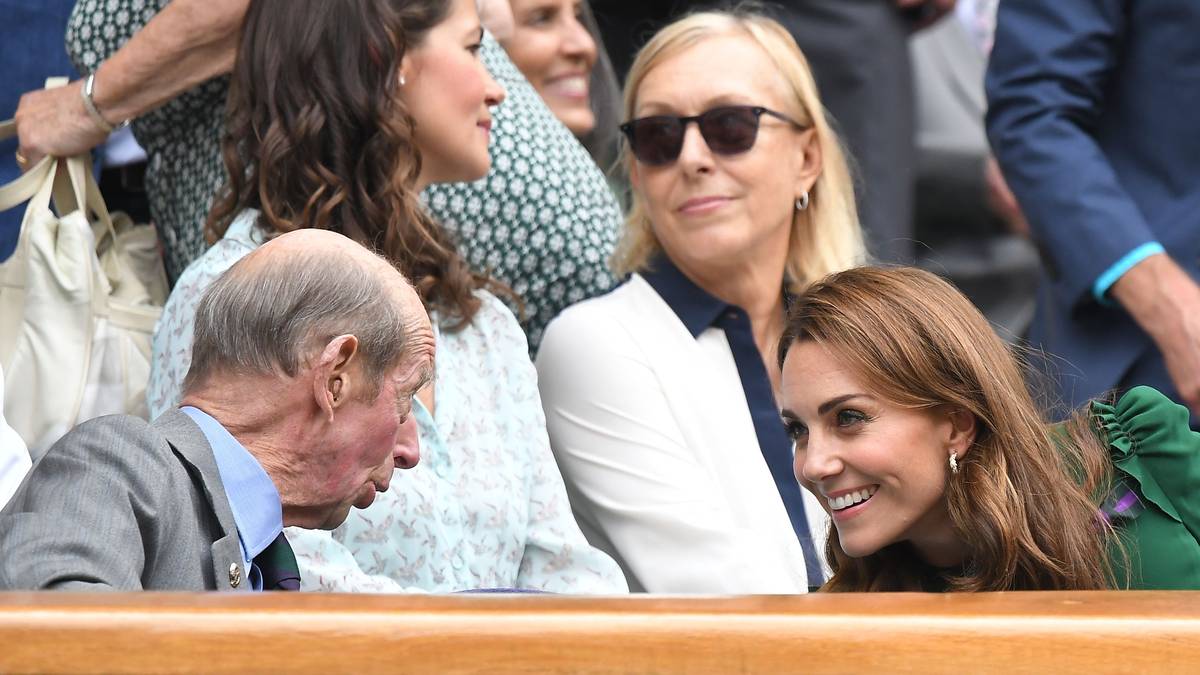 Hier fachsimpelt Kate mit Prince Edward (l.). Ob sie Haleps Sieg vorausgeahnt haben