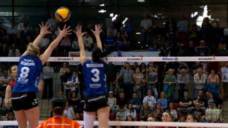 Der Dresdner SC ist im Playoff-Halbfinale beim Allianz MTV Stuttgart leichter Außenseiter. Das Sipel wird dann ein Volleyball-Drama mit außergewöhnlichen Dresdner Comeback-Qualitäten.